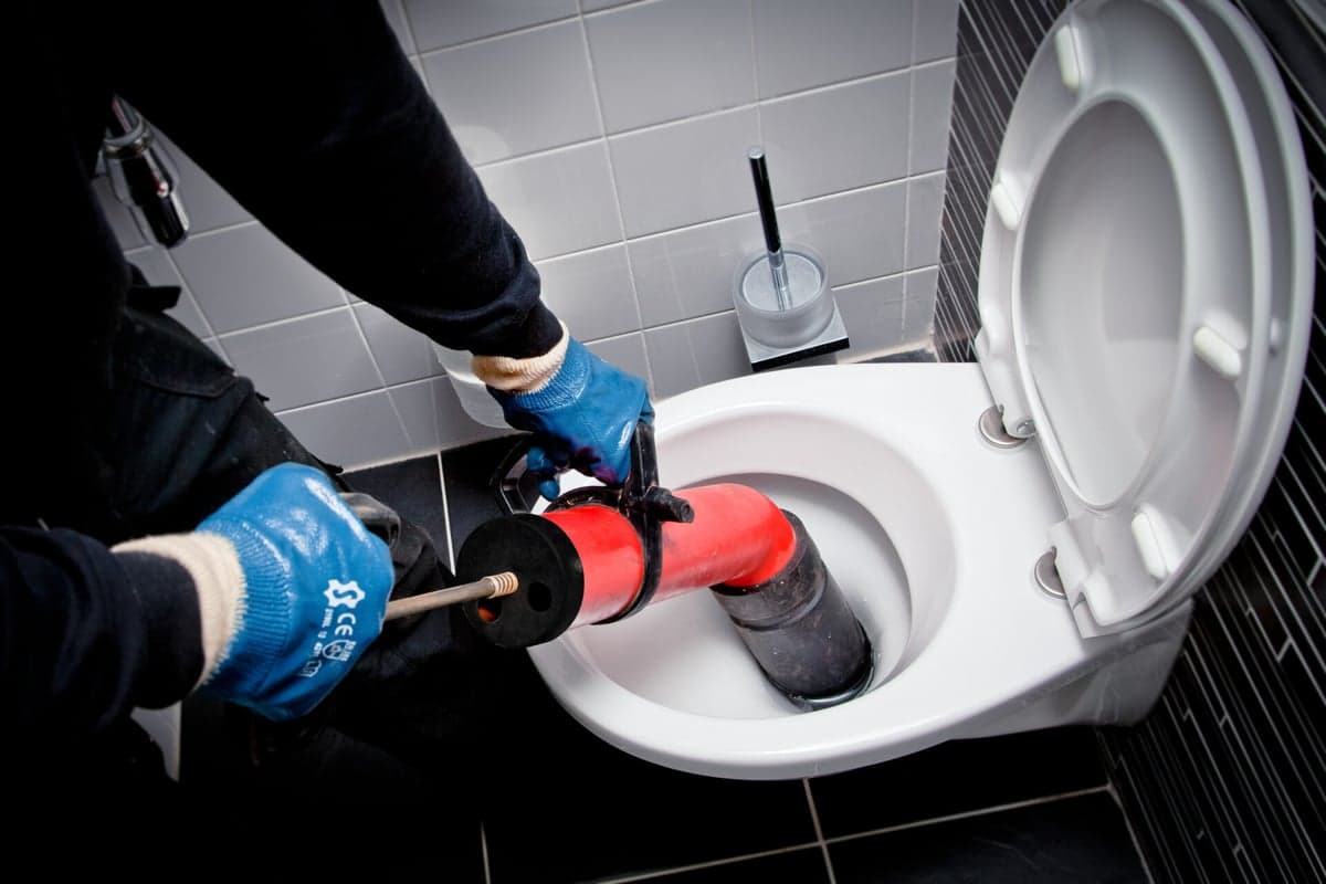 Spoedmonteur LoodgieterService Met Spoed ontstopt riool 24/7 met professionele hogedrukapparatuur